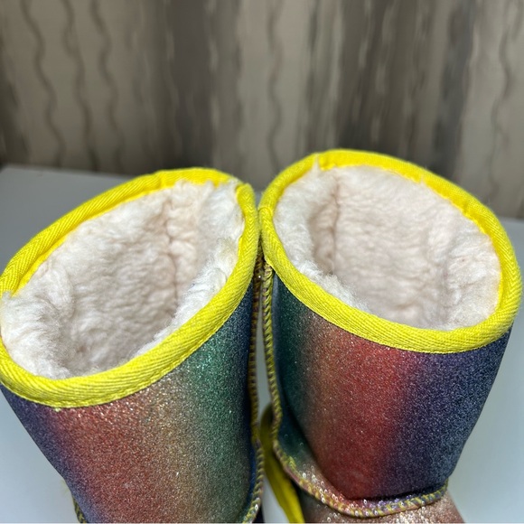 UGG Classic Short II Glitter Rainbow Little Girl's 13 Boots 1130784K - Picture 9 of 16